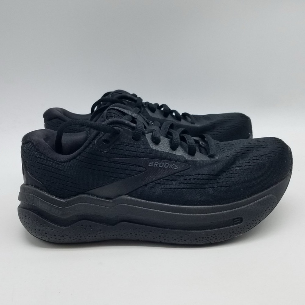 Brooks Unix Skechers Black Athletic Shoes size 7.5